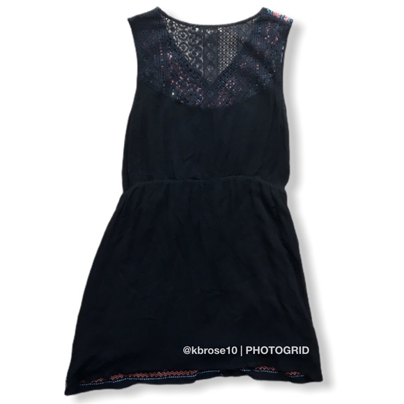 ‼️SOLD‼️Skies Are Blue Embroidered Dress Large - Picture 2 of 6